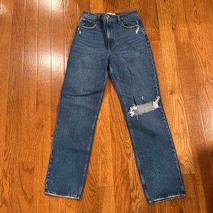 EUC - Abercrombie 90’s relaxed high rise jeans - 8L